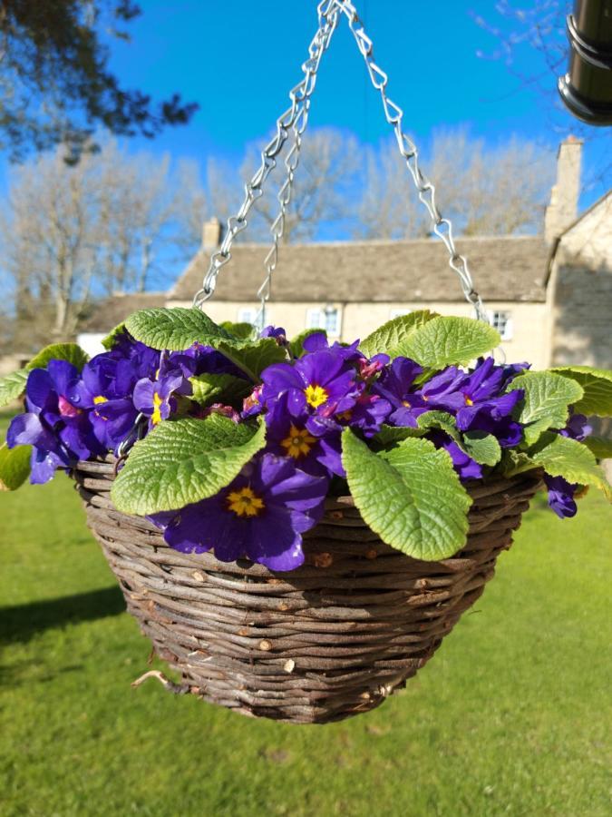 Thames Head Wharf - Historic Cotswold Cottage With Stunning Countryside Views Cirencester Exterior photo