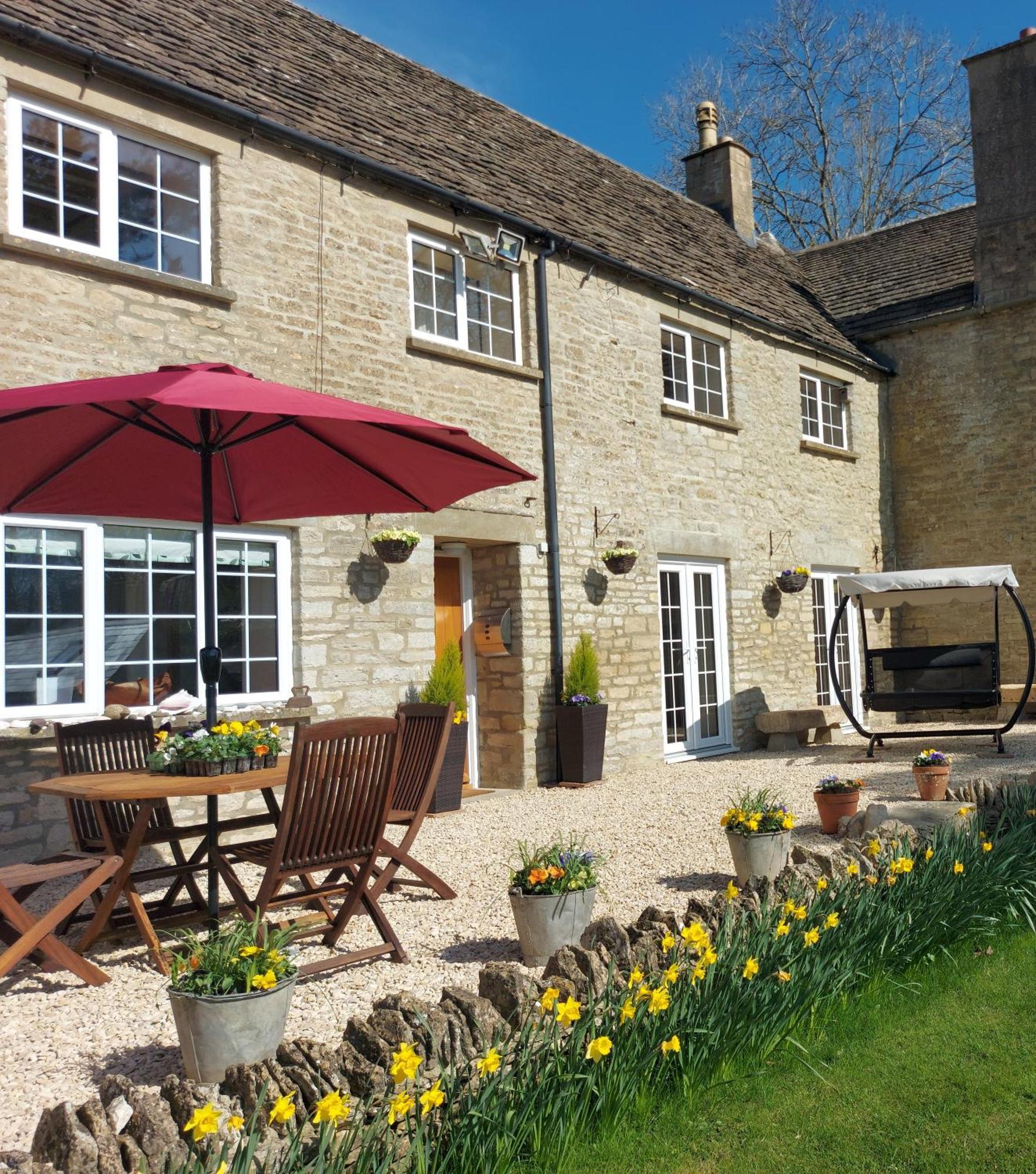 Thames Head Wharf - Historic Cotswold Cottage With Stunning Countryside Views Cirencester Exterior photo