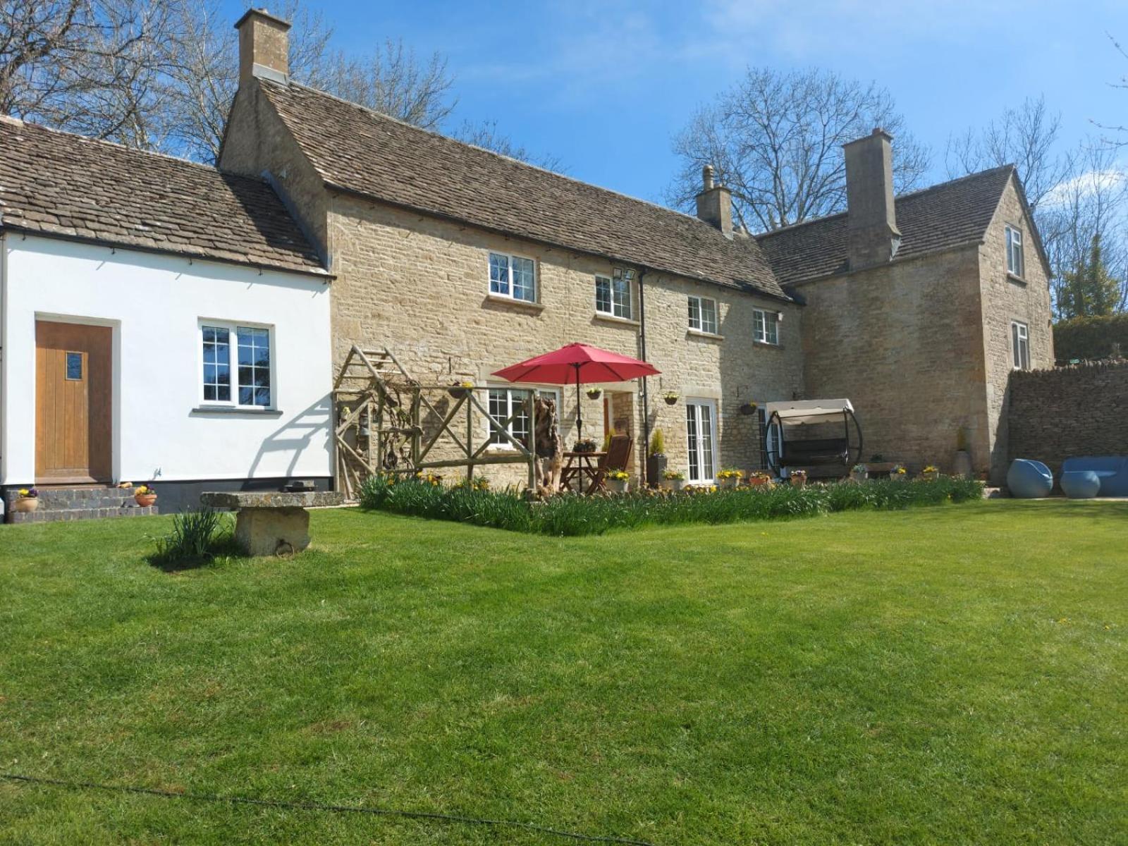 Thames Head Wharf - Historic Cotswold Cottage With Stunning Countryside Views Cirencester Exterior photo